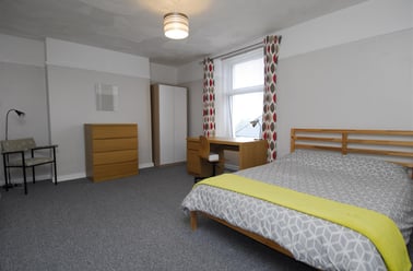 Wellington Street, Greenbank, Plymouth - Image 3